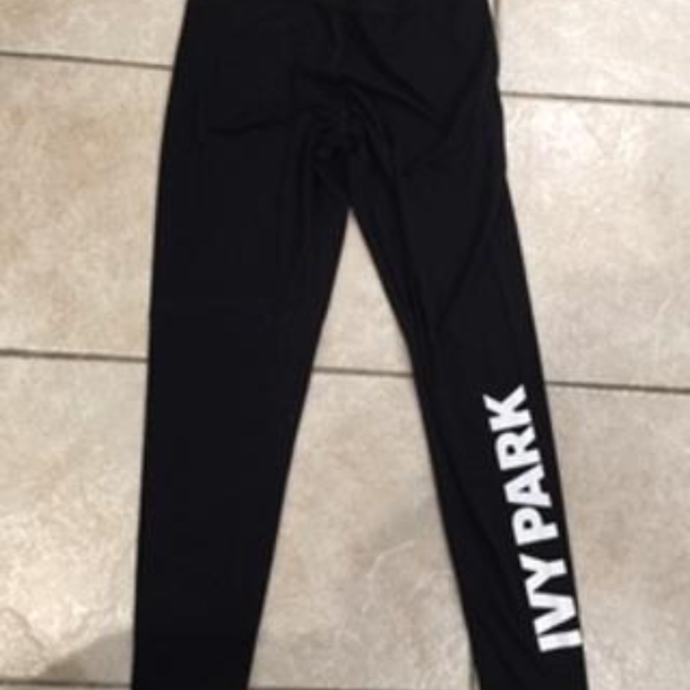 BEYONCE IVY PARK LEGGINGS- Medium